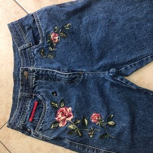 High waisted jeans with stitched roses